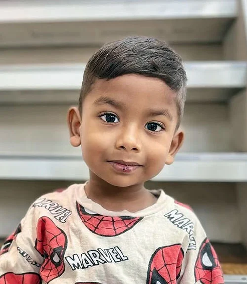 35 Popular Boy’s Haircuts Trending in 2025 (Cool & Stylish Ideas for All Ages) 20 This image has an empty alt attribute; its file name is Short-Textured-and-Side-Swept.webp
